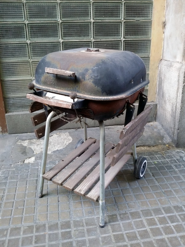 barbacoa oxidada metal 90x45-112x50 (20eu.) 1u